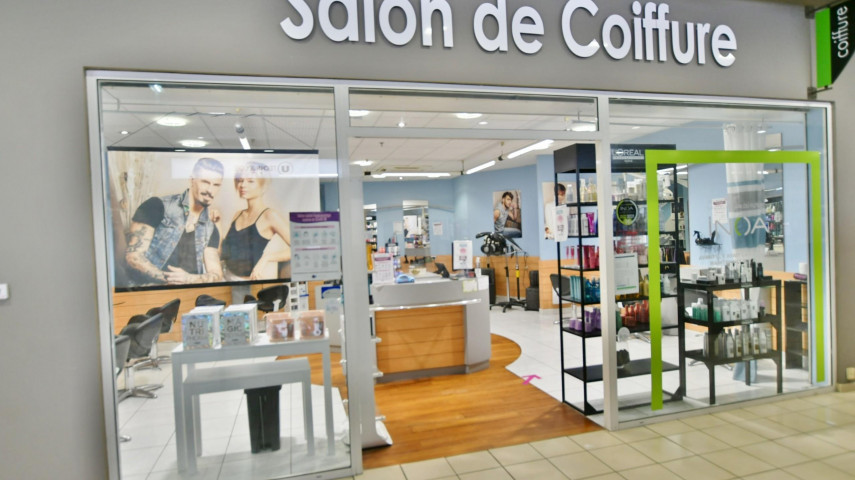 Salon de coiffure centre commercial à reprendre - LA MONTAGNE (44)